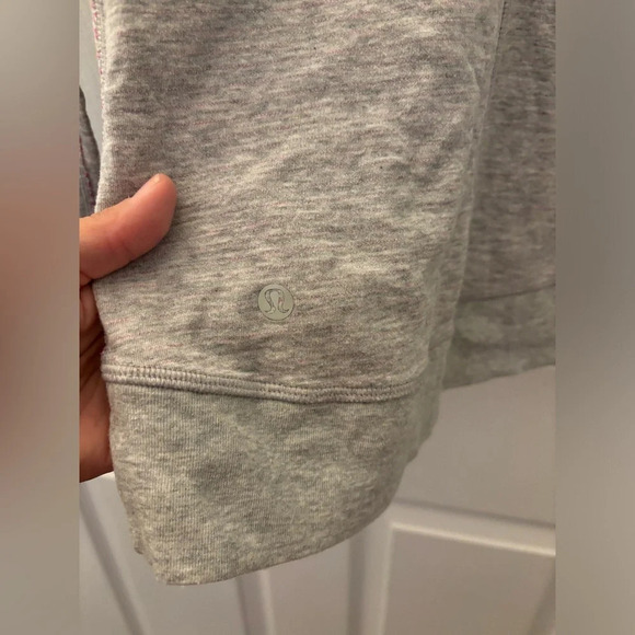 Lululemon In A Cinch Gray Pink REVERSIBLE Pullover Top Long Sleeve ThumbHole 4 - Picture 7 of 8